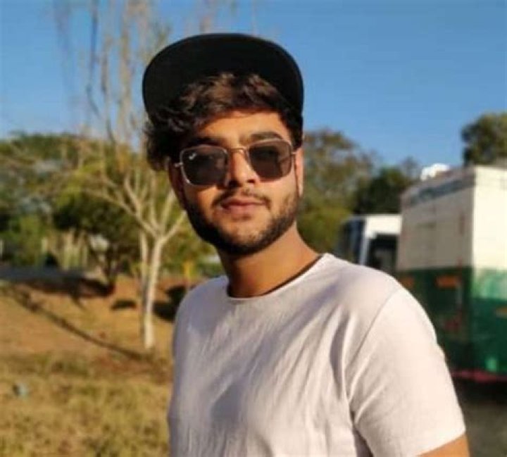 Alam Khan Net Worth