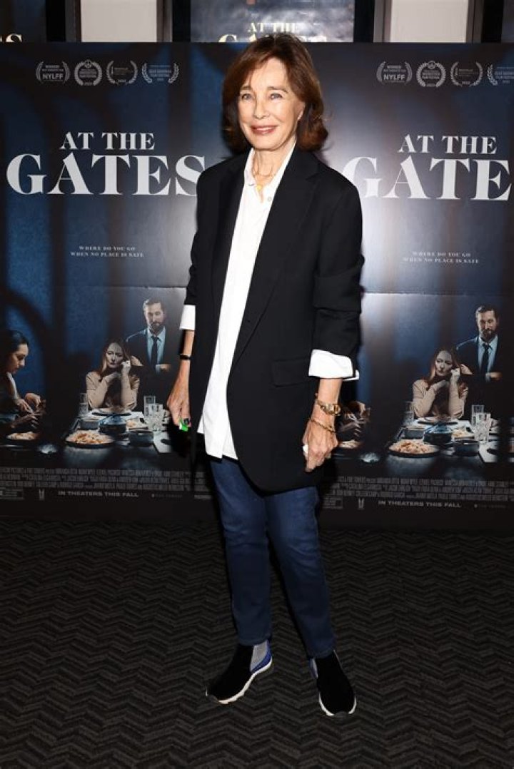 Anne Archer Net Worth: Details About Gf, Income, Movie, Career, Cars, Age - SarkariResult