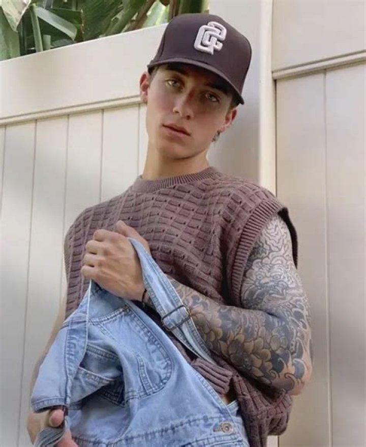 Dakota Lewis