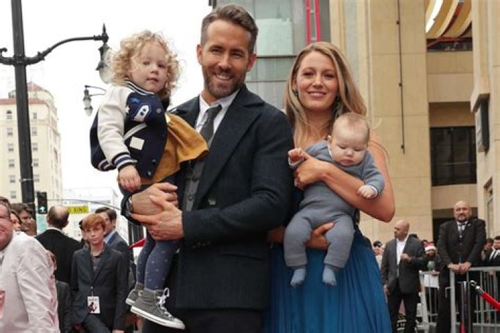 Does Ryan Reynold have a twin? Does Ryan Reynolds have siblings? Is Ryan Reynolds related to Burt Reynolds?