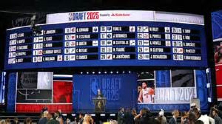 Emoni Bates Net Worth: Details About Draft, NBA, Stats, Rank, Wife, Age - SarkariResult