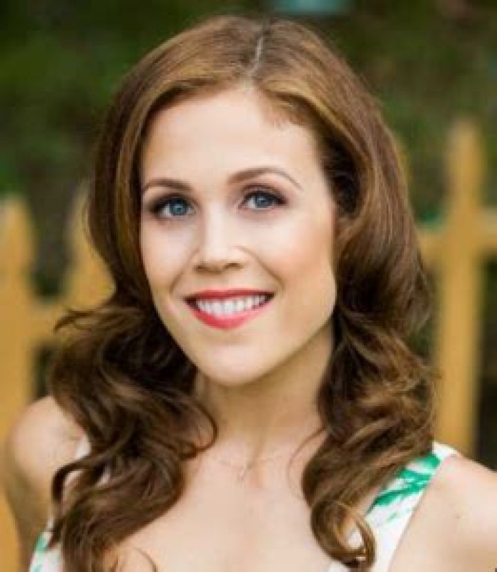 Erin Krakow Net Worth