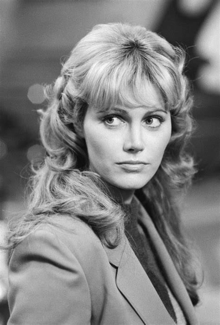 Mary Louise Weller Net Worth