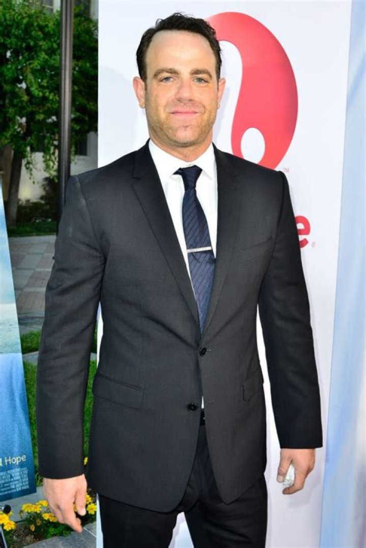Paul Adelstein Net Worth