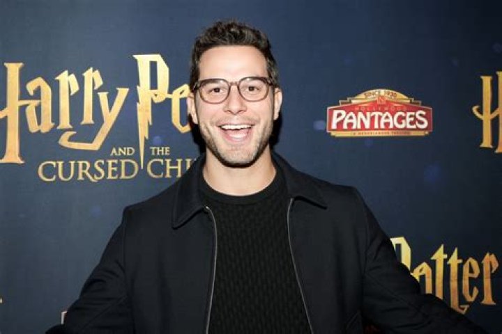 Skylar Astin