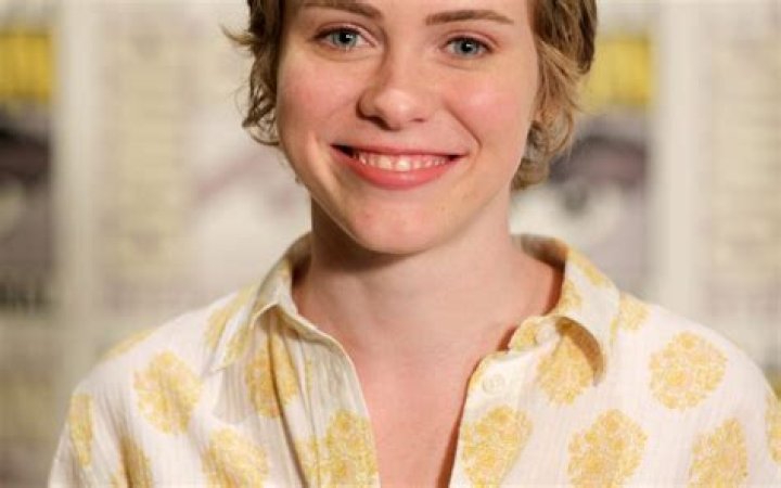 Sophia Lillis Net Worth: Details About Age, and, Movies, TV, Height, Shows - SarkariResult